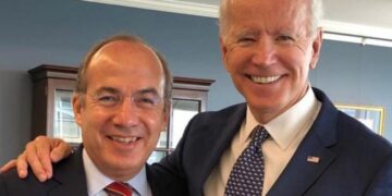 Felipe Calderón presume fotos con Joe Biden