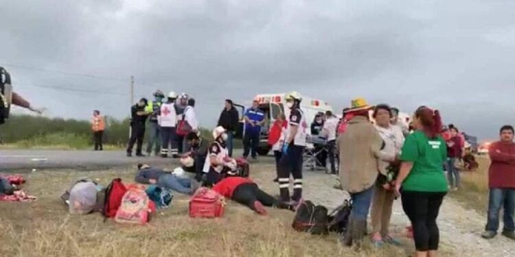 Mueren en accidente dos manifestantes de Frenaa; reportan 21 heridos