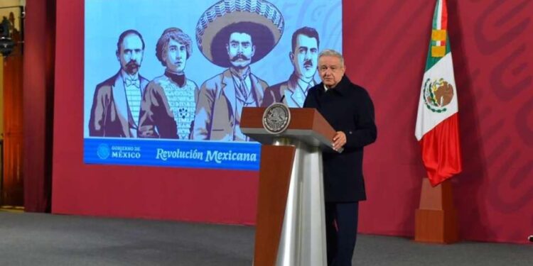 AMLO pide apoyar democracia en 110 aniversario del inicio de Revolución Mexicana