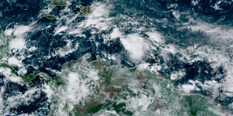 Eta se convierte en huracán categoría 4