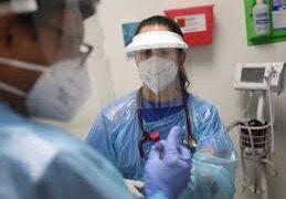 Hong Kong ofrece 13 mil pesos a residentes que den positivo a COVID-19