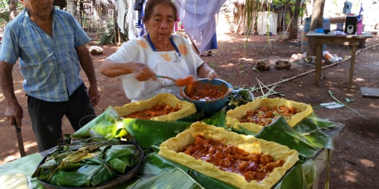 Pibipollo, un platillo tradicional del Campeche maya para el Día de Muertos
