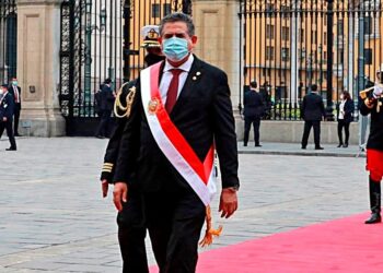 Manuel Merino jura como nuevo presidente de Perú, tras destitución de Martín Vizcarra