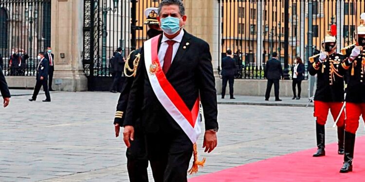 Manuel Merino jura como nuevo presidente de Perú, tras destitución de Martín Vizcarra