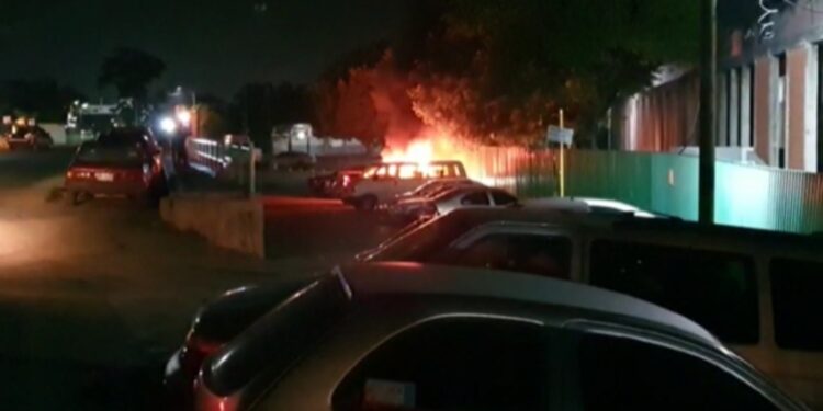 Médico del IMSS en Morelos muere calcinado después de que le arrojaron explosivos