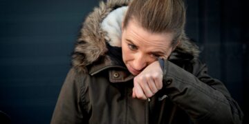 Entre lágrimas, primera ministra de Dinamarca se disculpa por matanza de visones