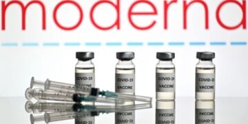 Vacuna covid de Moderna reporta eficacia del 100%