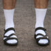La tendencia que a nadie le gusta pero que todos llevan: Chanclas con calcetines