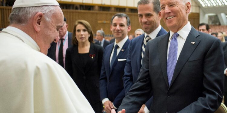 Papa Francisco felicita a Biden tras elecciones de EU