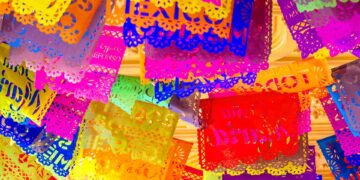 El origen prehispánico del papel picado en el altar de Día de Muertos
