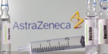 Vacuna de AstraZeneca y Oxford a fines de diciembre