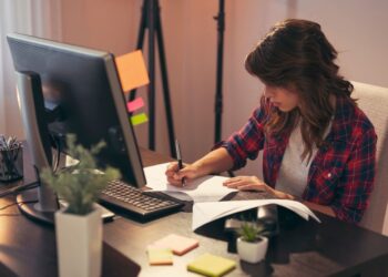 52% de los mexicanos, conectado al trabajo fuera de horario durante home office