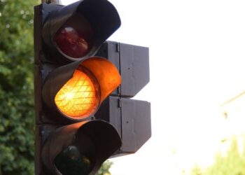 Comercio aplica nuevas medidas y monitoreo por semáforo naranja