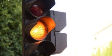 Comercio aplica nuevas medidas y monitoreo por semáforo naranja