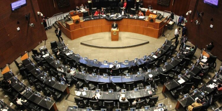 Senadores de oposición de México se congratulan por triunfo de Joe Biden