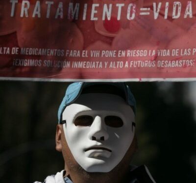 SCJN pide a AMLO garantizar tratamientos de VIH