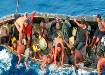 Marina y Migración rescatan a 14 migrantes cubanos en mar de Quintana Roo