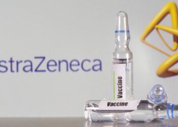 AstraZeneca distribuirá vacuna COVID-19 a finales de marzo