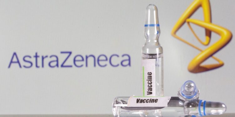 AstraZeneca distribuirá vacuna COVID-19 a finales de marzo