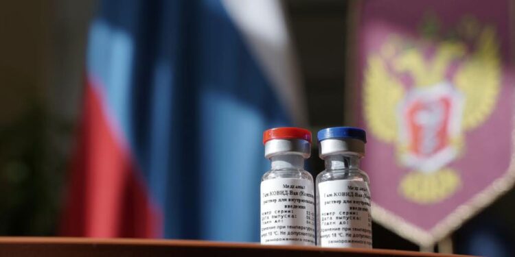 Creadores de Sputnik V proponen combinación con la de AstraZeneca para impulsar eficacia