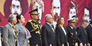 López Obrador entrega condecoraciones al Ejército por aniversario de la Revolución Mexicana