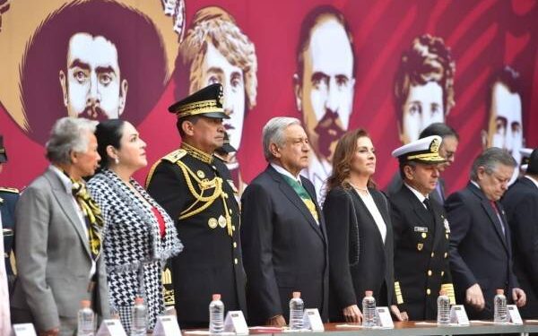 López Obrador entrega condecoraciones al Ejército por aniversario de la Revolución Mexicana