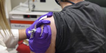 EMA evalúa solicitud de vacunas contra COVID-19 de Moderna y Pfizer; podría estar aprobada el 29 de diciembre