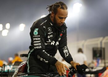Hamilton da positivo al COVID-19, no estará en GP de Sakhir