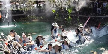 #Video 30 reinas de belleza caen al derrumbarse el puente en el que posaban
