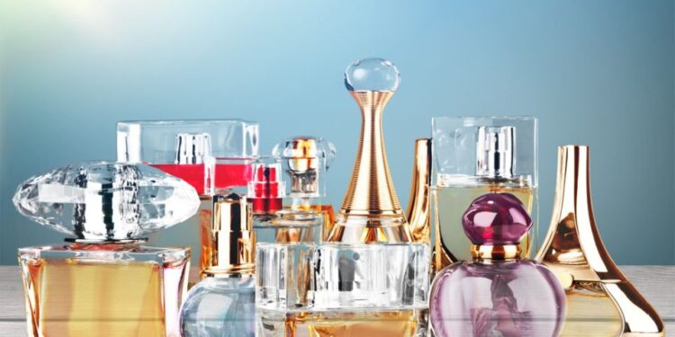 Perfumes que toda mujer debe tener en su tocador este 2021
