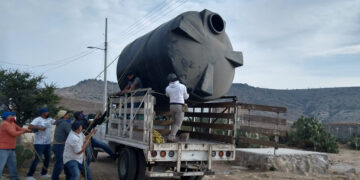 Se entregan cisternas a colonias marginadas