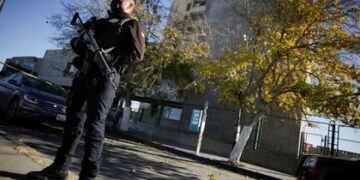 Sicarios disfrazados de médicos ingresaron a IMSS de Ciudad Juárez y remataron a un paciente
