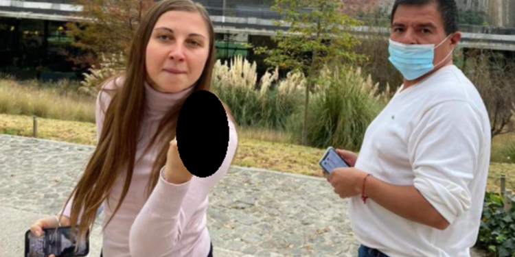 Policía le pide usar cubrebocas y nace #LadyCubrebocas
