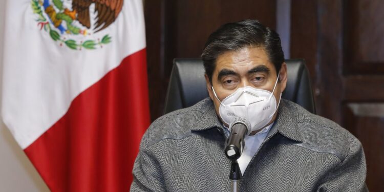 “Puebla se dirige hacia una enorme crisis de salud”: Barbosa