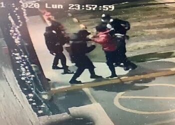 Estudiante grave por recibir descargas eléctricas de policías en Toluca