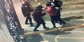Estudiante grave por recibir descargas eléctricas de policías en Toluca