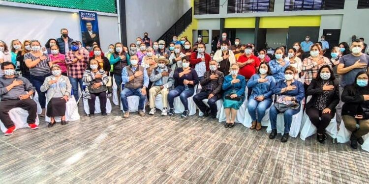 Octavio Pedroza recibe apoyo de panistas de la Zona Media
