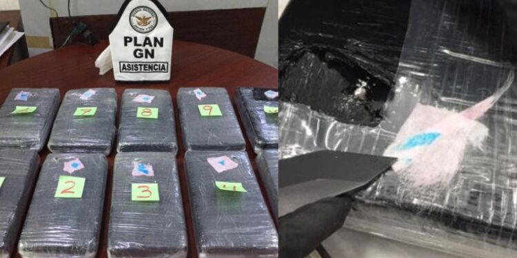 Encuentran 10 paquetes con cocaína en baños del AICM