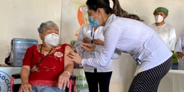 Europa inicia este domingo vacunación contra el COVID-19 en abuelitos