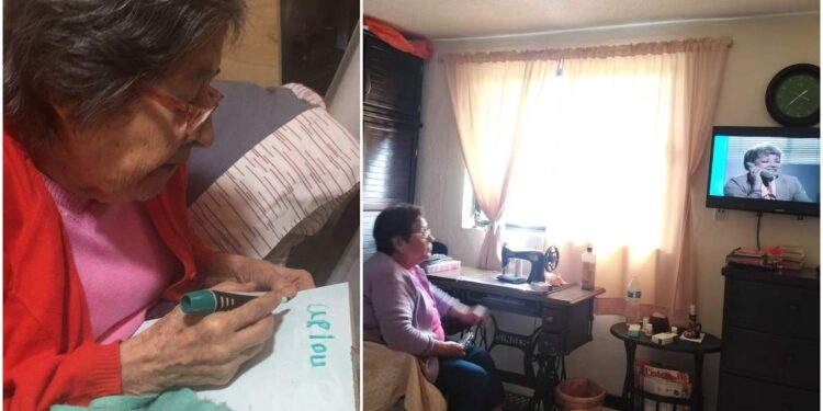 Abuelitas usan ‘Aprende en Casa’ para retomar sus estudios