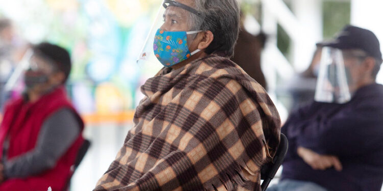 Mayores de 60 años recibirán esta vacuna COVID en enero
