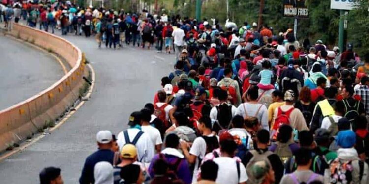 Nueva caravana de hondureños pone rumbo a EU