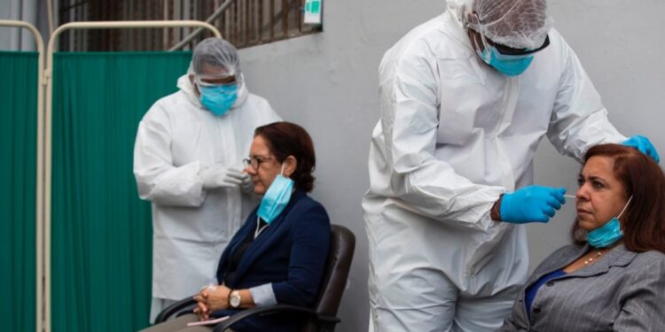 México suma 111 mil 655 muertos y 1 millón 205 mil 229 casos de COVID-19