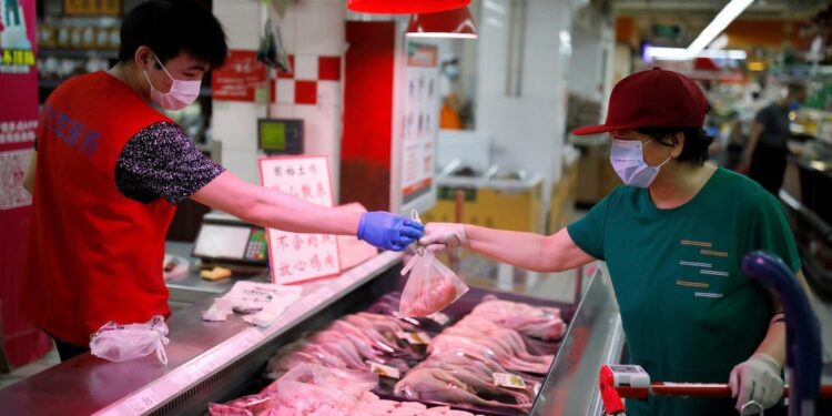 China detecta coronavirus en envases de carne congelada de Argentina, suspenderá importaciones