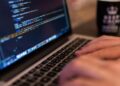 ¿Qué es mejor, apagar o suspender tu computadora?