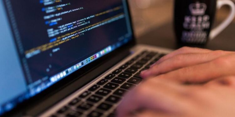 ¿Qué es mejor, apagar o suspender tu computadora?