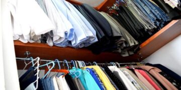 Errores al guardar o colgar ropa que hacen que se desgaste y dure menos