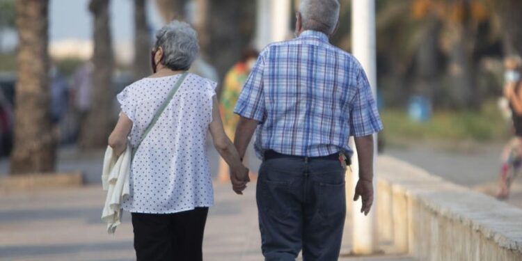 Crisis de COVID-19 presionará más la financiación de pensiones, advierte la OCDE