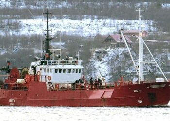 Desaparecen 17 personas tras naufragio de barco pesquero en Rusia