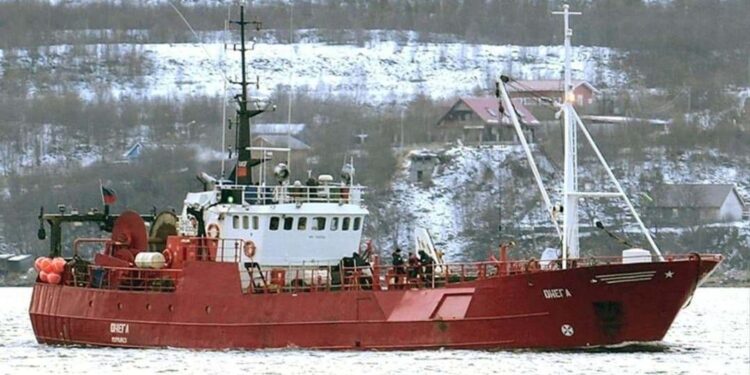 Desaparecen 17 personas tras naufragio de barco pesquero en Rusia
